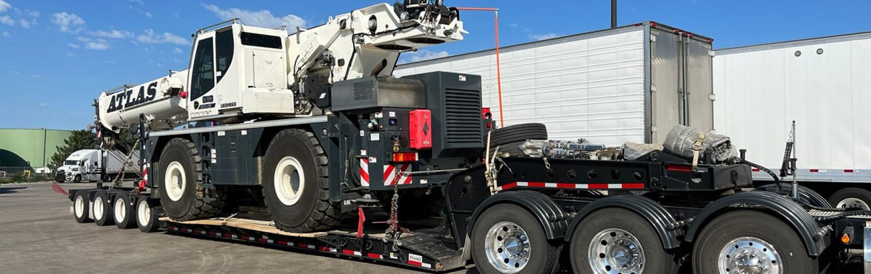 Oversize/overweight load transportation at night: how to do it safely and legally